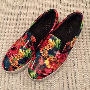 Wild Pair Alondra Bright Floral Slip On Sneakers Sz 8